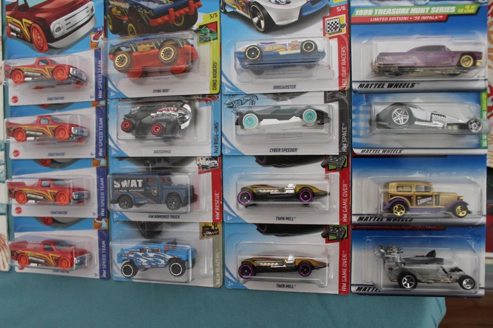 Lot of 16 TREASURE HUNT Hot Wheels SWAT Hummer '32 Ford '59 Impala - Sealed - Image 3 of 4