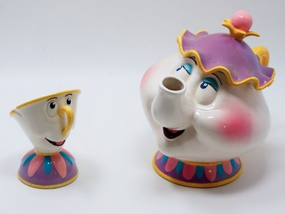 Disney Schmid Beauty and The Beast Mrs Potts Ceramic Coin Bank Chip Music Box