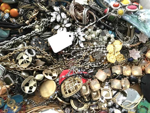 19 Lbs+ HUGE Vintage Costume to Fashion Jewelry lot Necklace Chain UNSORTED
