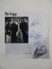 The Troggs Autogramme signed 20x22 cm Magazinbild