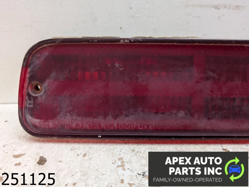 OEM 1979 Chevrolet El Camino 3.9L Tail Light Rear Brake Lamp Turn Signal - Imagem 3 de 4