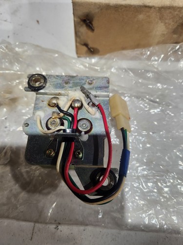 NOS Yamaha OEM Voltage Regulator 1966-1967 YL1 Twin Jet 132-81910 - 第 4/5 張圖片