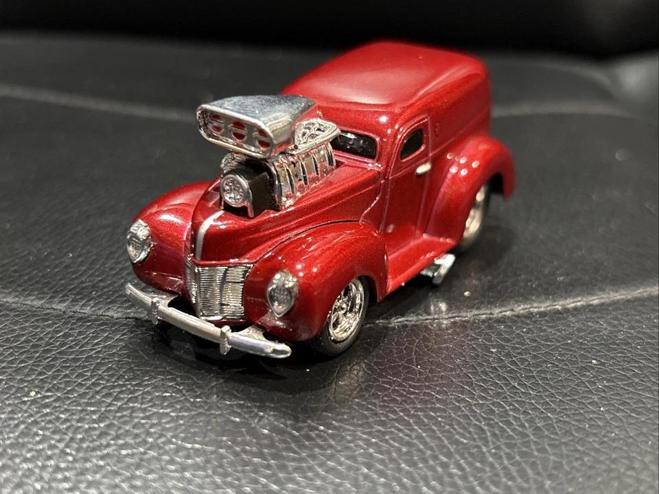 MUSCLE MACHINE. 1:64. 40 FORD DELIVERY SEDAN. MAROON. LOOSE - Image 2 of 4