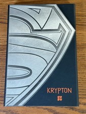 KIT DE PRENSA SYFY KRYPTON DVD FYC MUCHOS MUNDOS DE KRYPTON LIBRO LIBRO PROMOCIONAL SUPERMAN