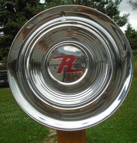 Vintage Rambler R Hubcap 14" Stainless - 第 1/11 張圖片