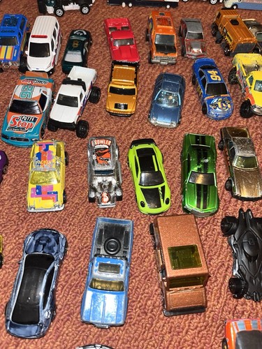 Bulk Lot of 114 Matchbox Die Cast Cars Vehicles Loose Various Makes and Models - Picture 8 of 14