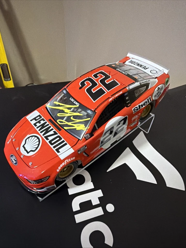 JOEY LOGANO AUTOGRAFIADO NASCAR DIECAST 2021 #22 SHELL-PENNZOIL RETROCESO 1/24 Foto 2 de 2