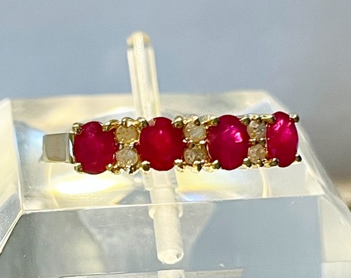 Anello ovale in oro giallo 14 kt con rubini brillanti e diamanti misura 6,5 - Foto 2 di 7