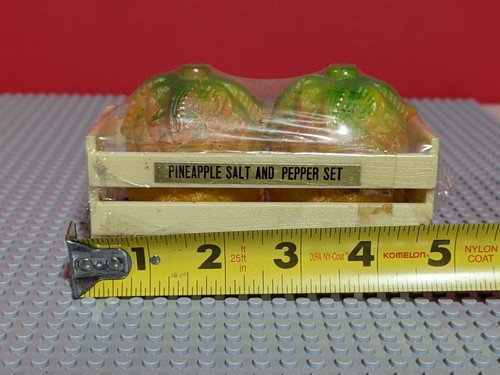Vintage Salt & Pepper Shakers Plastic Hawaiian Pineapples in Crate - New NOS - Picture 6 of 6