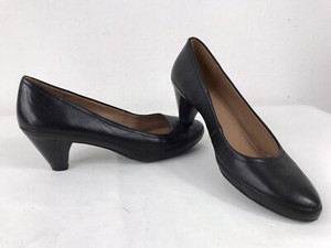 cushioned court shoes