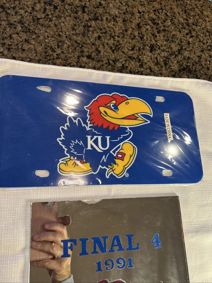 Espejo KU Jayhawks Baloncesto Final 4 1991 8x10” y matrícula de plástico KU Foto 3 de 4