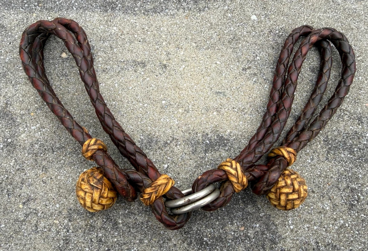Étriers en cuir synthétique avec coutures renforcées
