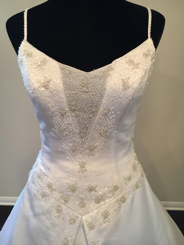 Simonne Bride Princess 👸🏼 Wedding Gown Dress White Embellished Flowers Sz 6 - Image 4 of 4