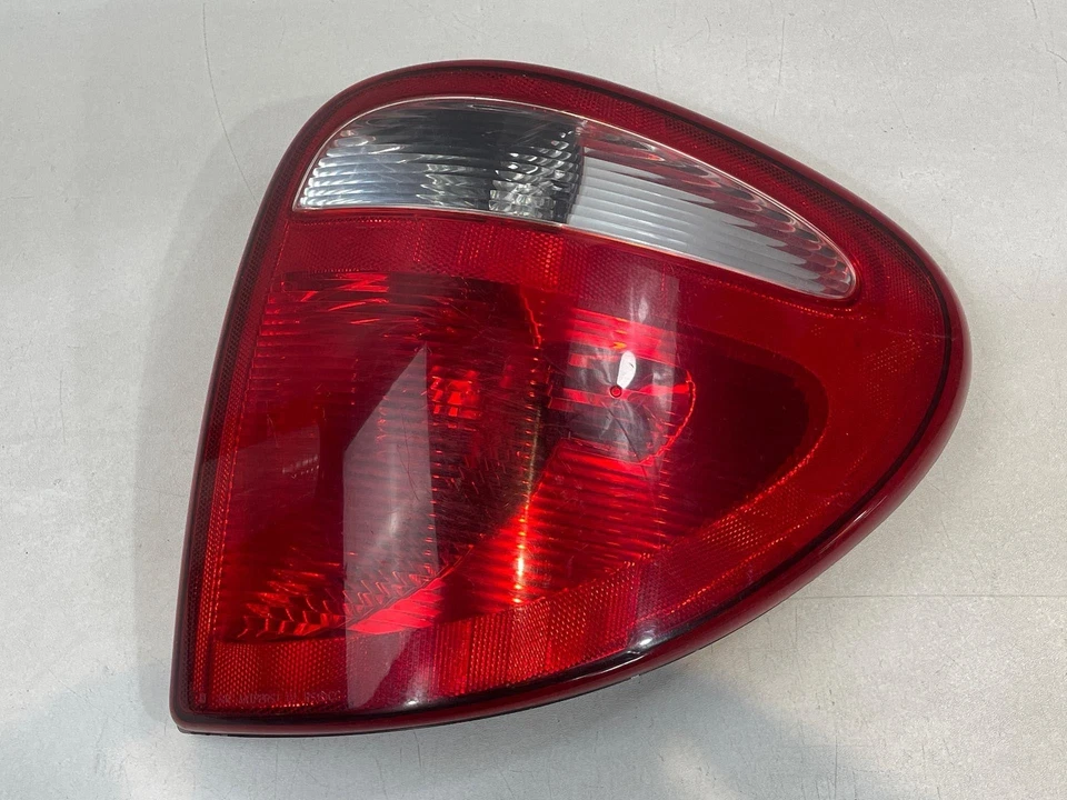 Compatível com 2001-2003 DODGE CARAVAN lanterna traseira direita conjunto quarto painel montado fabricante de equipamento original - Imagem 3 de 4
