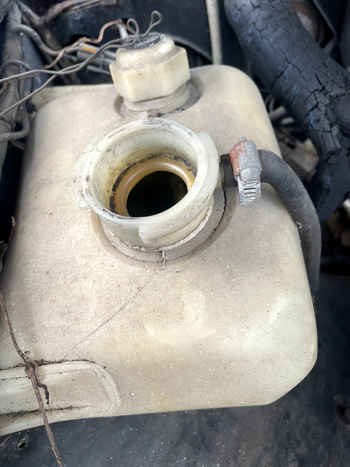 ROLLS ROYCE SPIRIT SPUR DAWN BENTLEY COOLANT TANK. WORLDS LARGEST USED INVENTORY