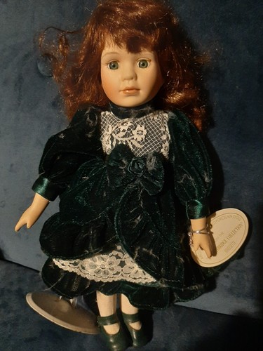 12" The Knightsbridge Collection Bridgette Porcelain Doll - 第 2/9 張圖片