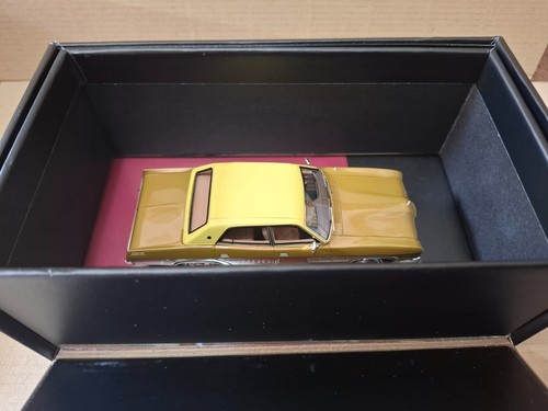 Trax TRLE3 - Ford LTD Town Car P5 50th Anniversary - GOLD - Picture 4 of 7