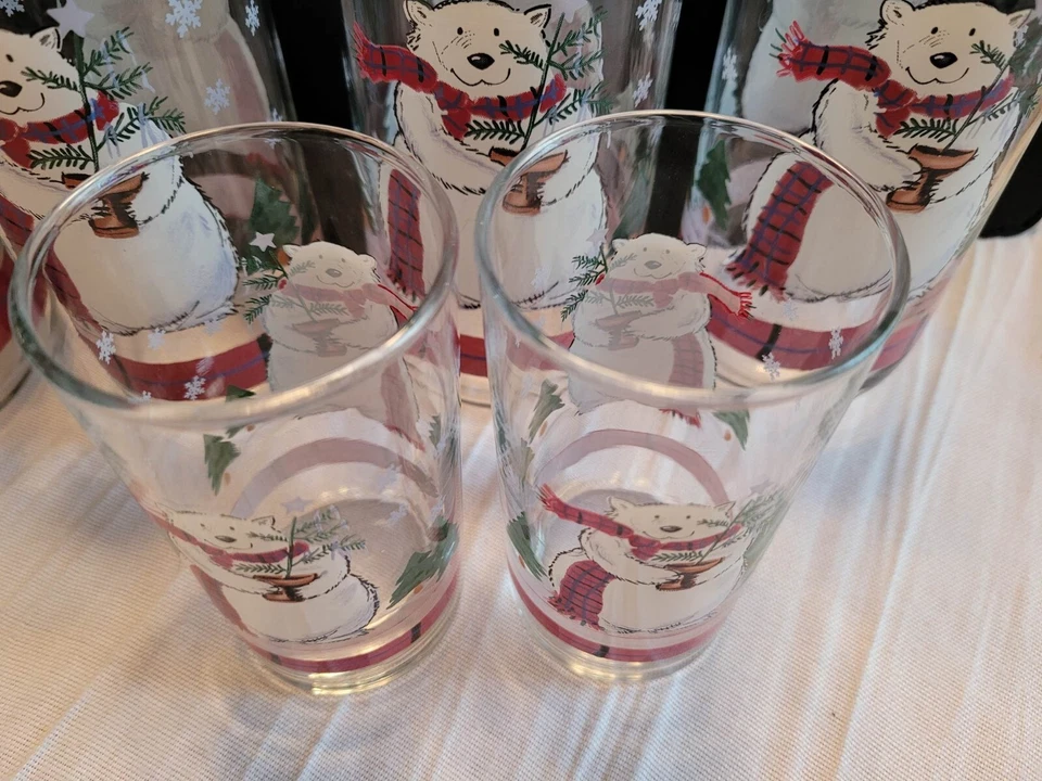 Pfaltzgraff Lote de 4 Vasos de Oso de Nieve 5.75" 14 OZ y 2 Vasos de Jugo de 4.25". Foto 3 de 4