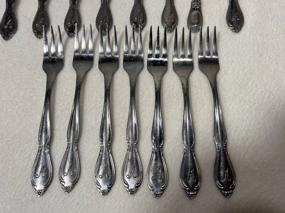 Juego de 48 piezas de cubiertos con monograma Letra A de acero inoxidable Corea Foto 2 de 4