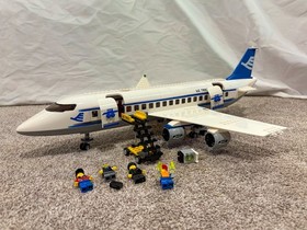 LEGO City Airport 7893 Passenger Plane w/ 4 Minifigures 2006 Retired Vintage