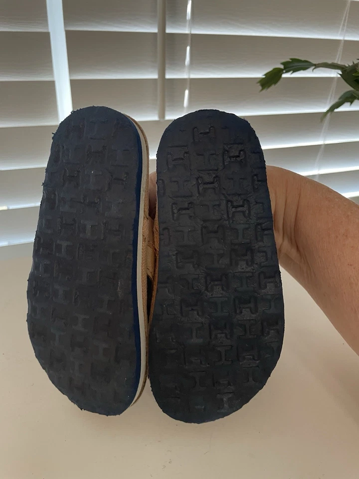 Sandalias Tommy Hilfiger para niños pequeños talla 7/8 Foto 2 de 2