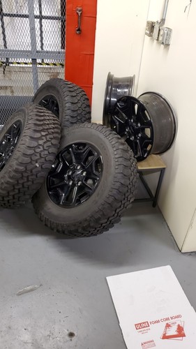 17" Jeep Gladiator WILLY RUBICON OEM wheels rims Wrangler 2023 2024 BFG KM2 - Picture 9 of 9
