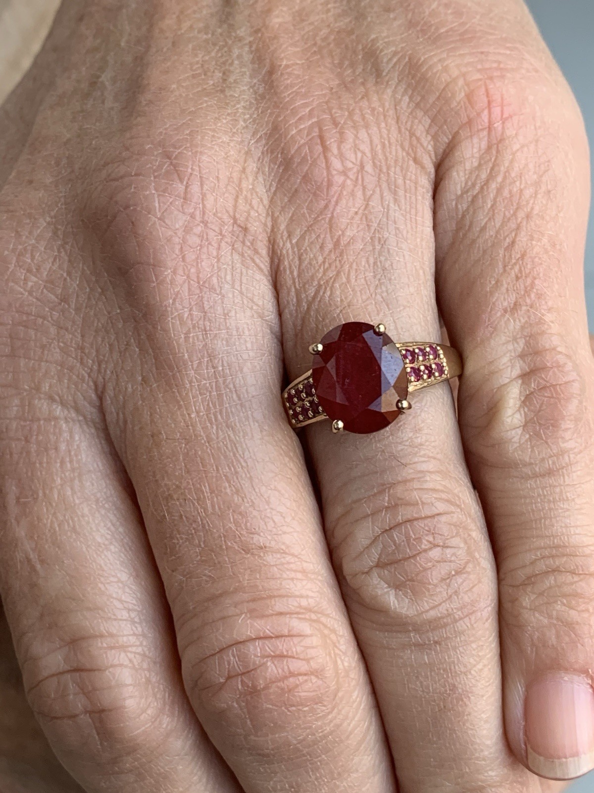 9ct Gold Large Ruby Exceptional Ring 3.7 Grams - image 6