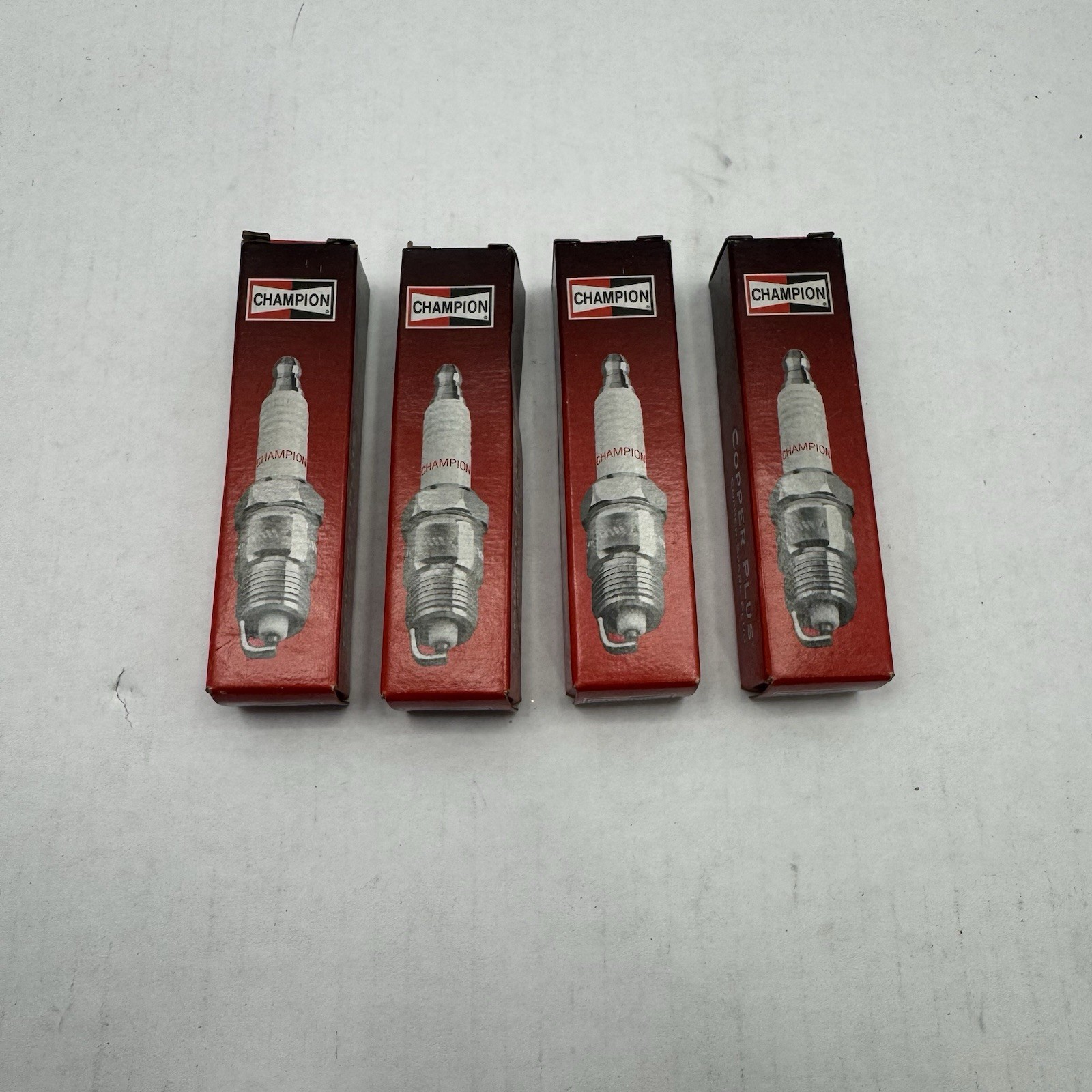 CHAMPION COPPER PLUS SPARK PLUGS 570 RE14MCC4 PACK OF 4 BRAND NEW BNIB
