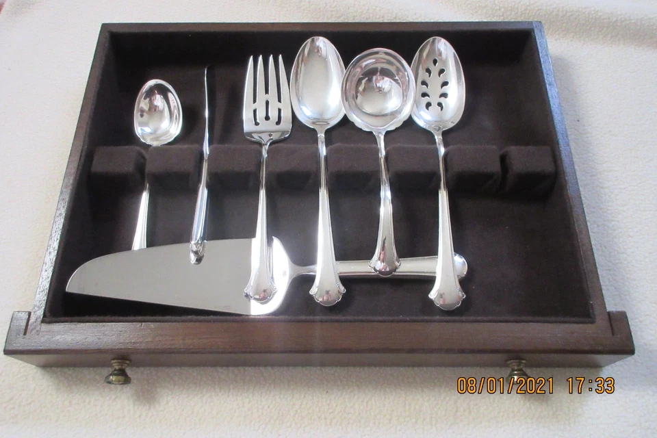 Juego de cubiertos Chippendale by Towle de plata de ley para 8 más juego de anfitriona con caja Foto 2 de 4