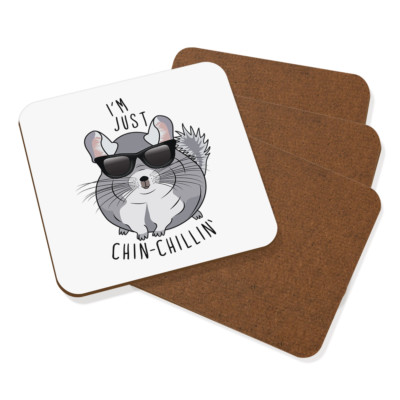 Set Di 4 Sottobicchieri "I'm Just Chinchillin'" Con Cincillà – Sottobicchieri Lucidi 9x9 Cm Con Supporto In Faesite, Regalo Divertente
