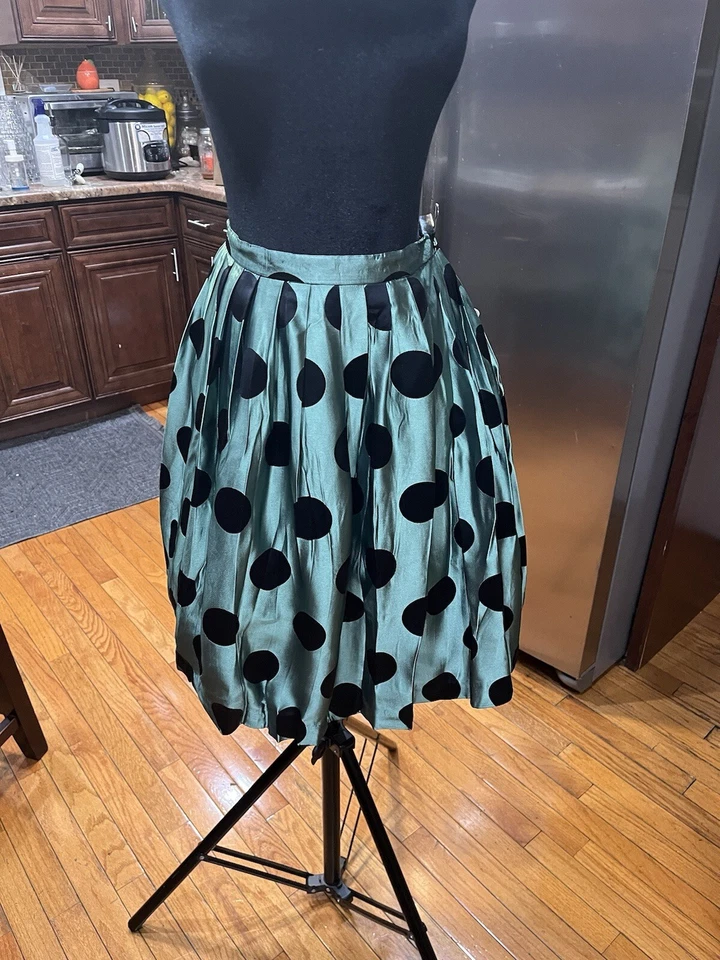 Falda vintage Alfred Sung plisada verde con lunares negros forrada con bolsillos. Talla 8 Foto 4 de 4