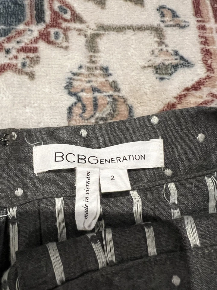 Mini-saia BCBGeneration cinza bolinhas tamanho 2 - Imagem 3 de 4