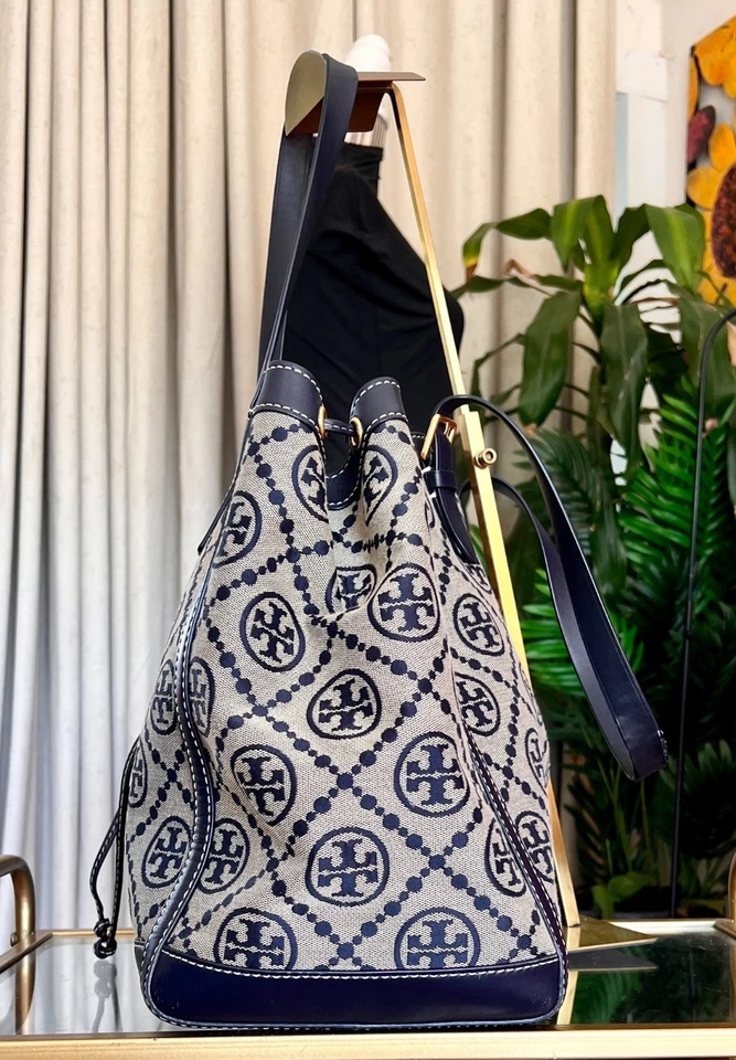 ✺ BOLSO DE HOMBRO AUTÉNTICO TORY BURCH MONOGRAMA AZUL Y CREMA Foto 3 de 4