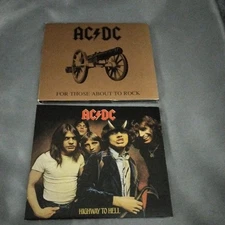 AC/DC CD-LOT OF 2 ALBUMS highway to hell /For those about to rock free 🚚 R3 