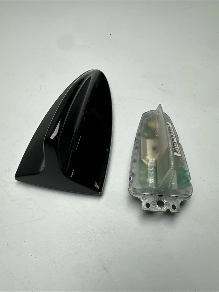 07-11 BMW E90 E92 3-SERIES ANTENA BARBATANA DE TUBARÃO TETO com CAPA 6972310 FABRICANTE DE EQUIPAMENTO ORIGINAL PRETO - Imagem 3 de 4