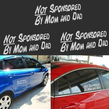 Pegatinas decorativas universales de ventana guardabarros letras mamá y papá 3 piezas NO PATROCINADAS POR MAMÁ Y PAPÁ