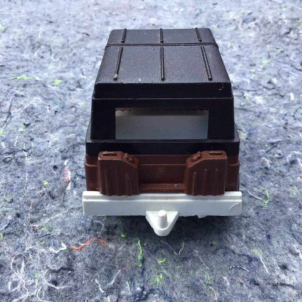 Juguete Jeep Tootsietoy vintage de 5"" de largo marrón beige negro Land Rover años 70-80 Foto 3 de 4