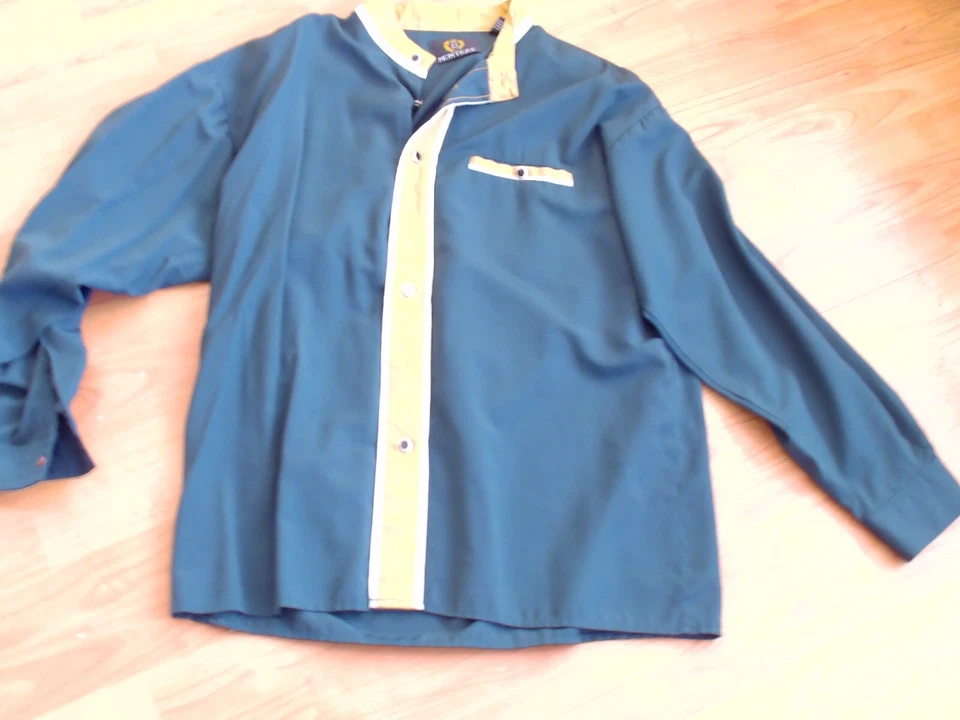 Camisa de manga larga Montique para hombre talla grande verde/bronceado con botones Foto 2 de 4