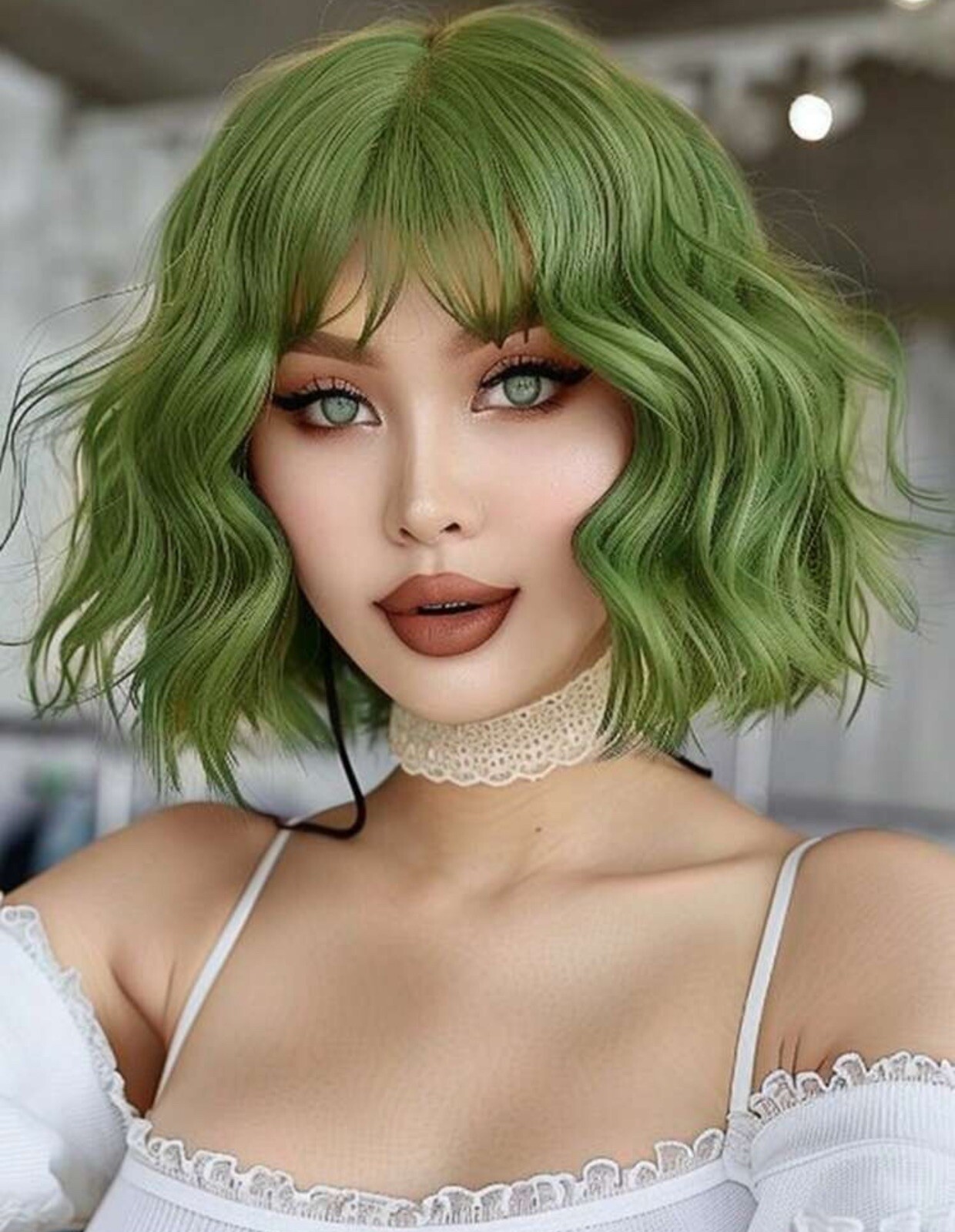 Perruque synthétique verte pour festival et soirée cosplay wavy courte avec frange