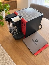 De Longhi Nespresso Lattissima en 670-B Kaffeekapselmaschine mit Milchbehälter