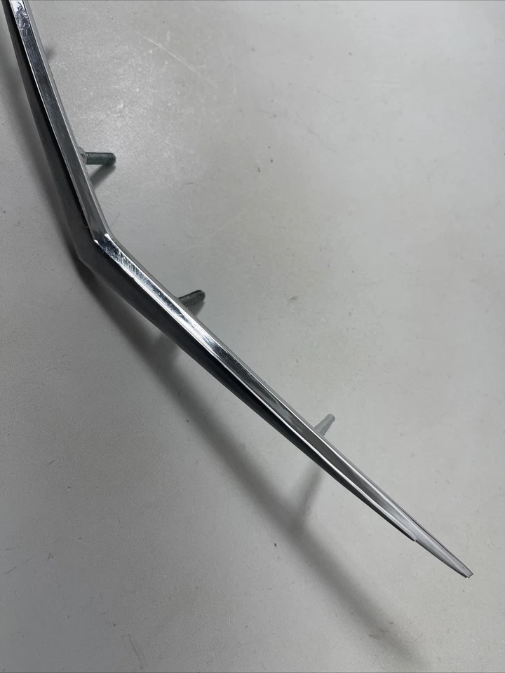 62 Cadillac 1961 maletero Vee emblema u4 Foto 3 de 4