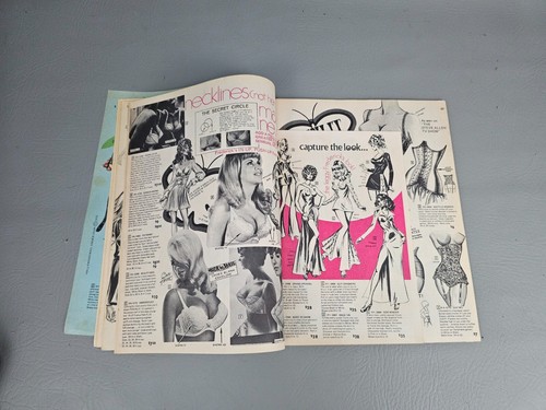 FREDERICK'S OF HOLLYWOOD FASHION CLOTHING LINGERIE CATALOG VOL. 26 #129 1972 - Imagen 8 de 10