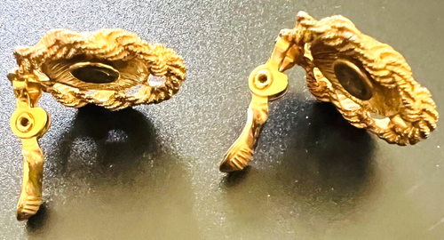 Pendientes con clip de colección firmados por Monet en tono dorado texturizado - alrededor de 1955 - Imagen 5 de 5