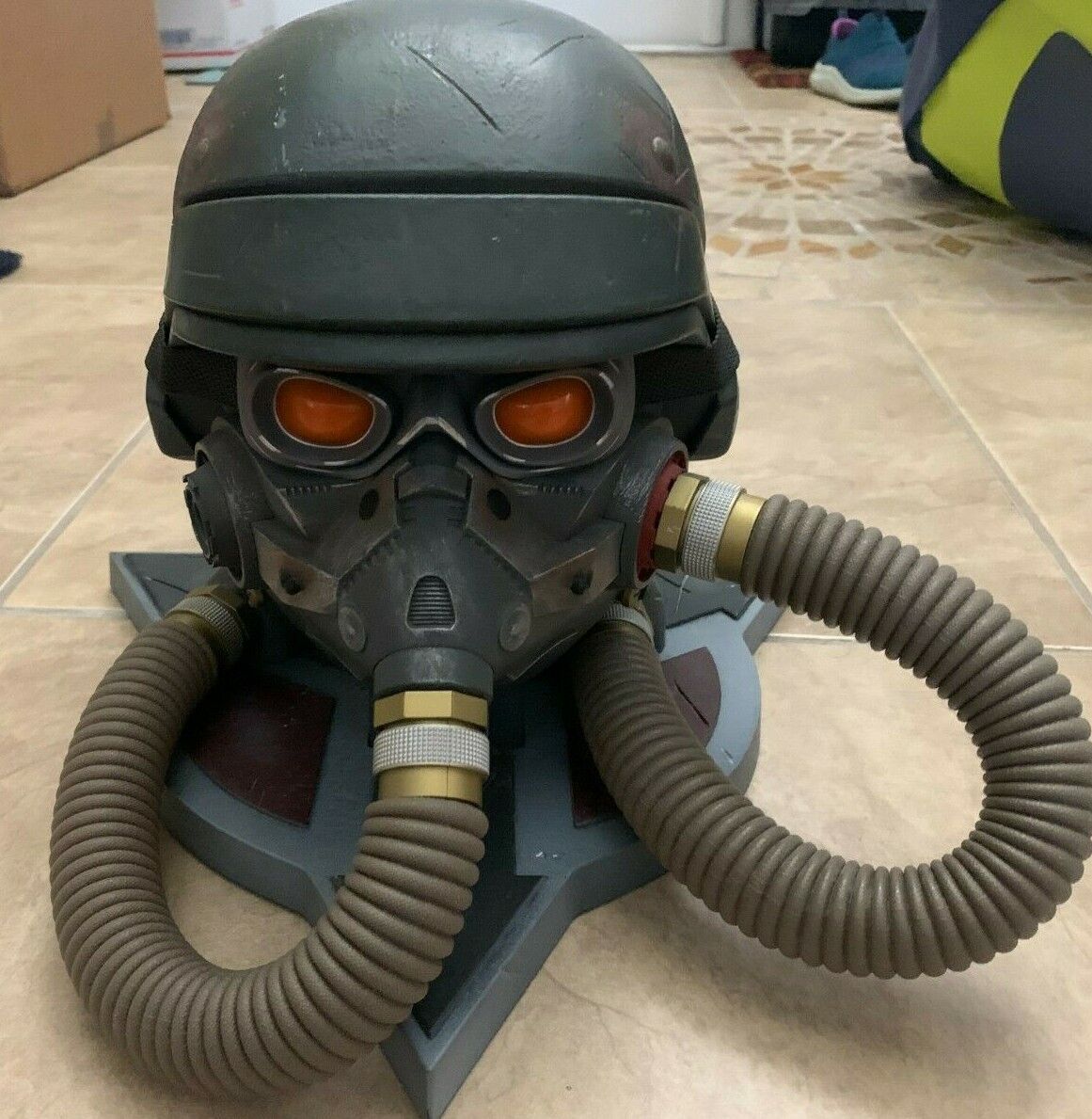 Killzone 3 limited edition packs in replica Helghast mask - GameSpot