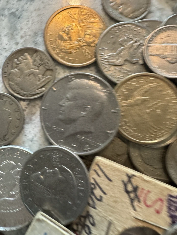 Lot of 100 +  Mixed Assorted Vintage Mostly USA Coins, 1936,28,25,36,29,23,1871 - Image 3 of 4