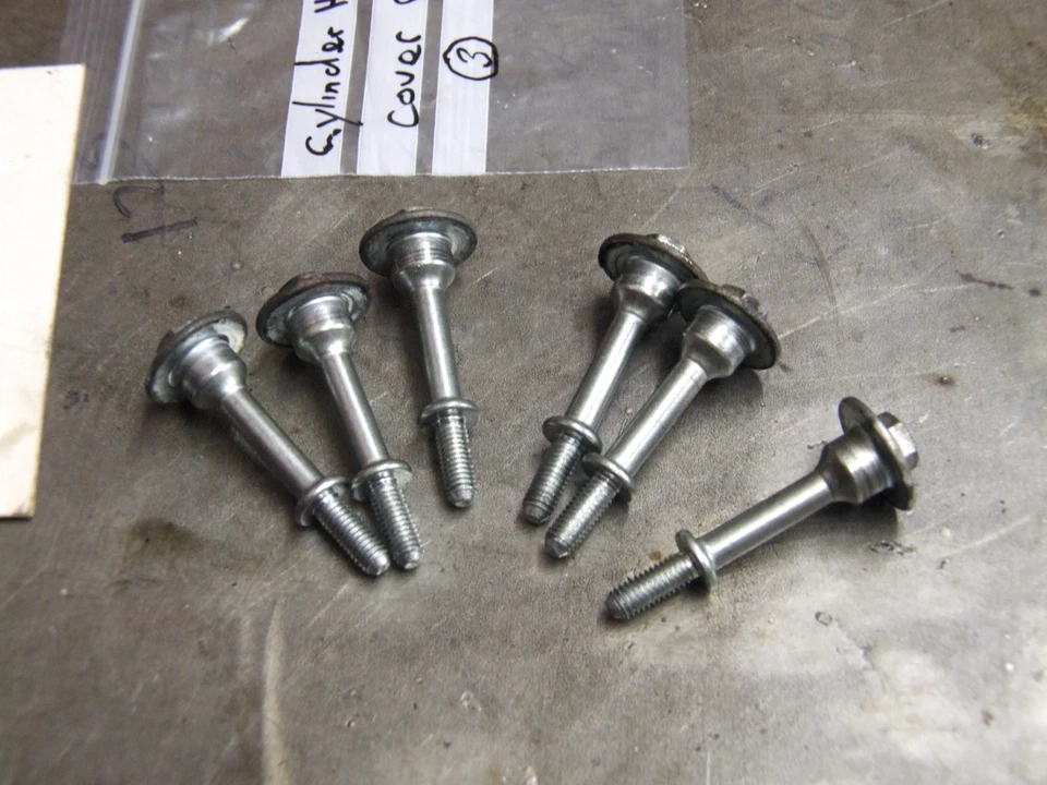 Honda CBR 900 RR Fireblade Cylinder Head Cover Bolts - Image 4 of 4