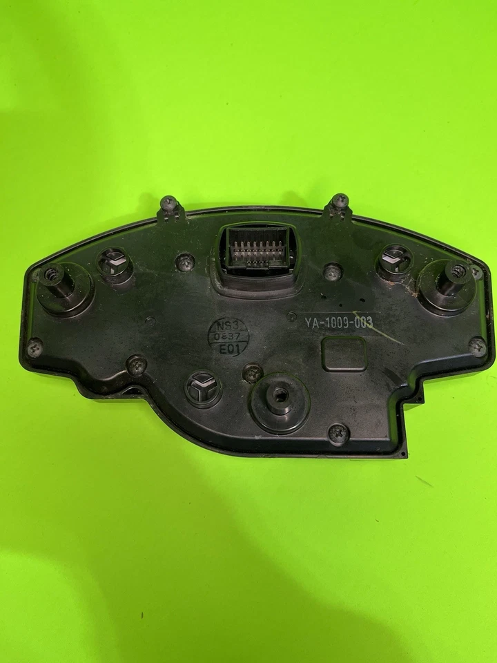 2007 2008 YAMAHA R1 DASH CLUSTER 2.8K MILES LOW MILEAGE OEM GOOD CONDITION - Image 3 of 4