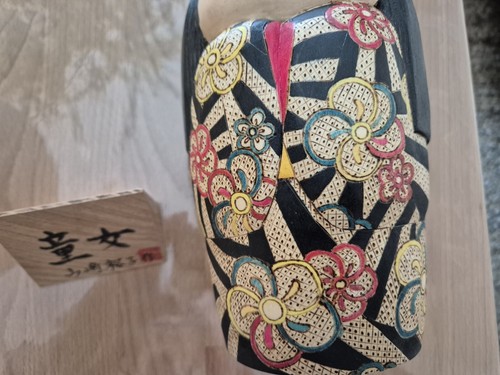 Kokeshi-Figur "Glückverheissend" der Künstlerin Yuko Yamazaki - Bild 3 von 8