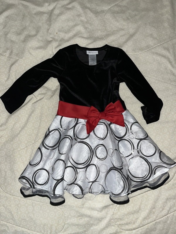 YOUNG GIRLS HOLIDAY DRESS SIZE 5 . Ships Next Day!!!