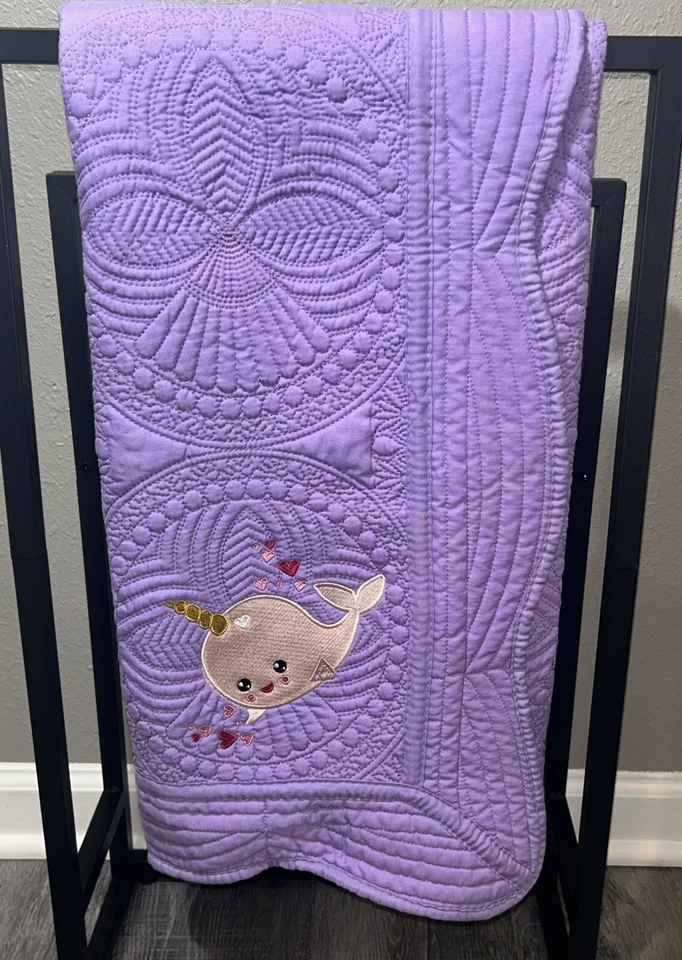 ¡Regalo bebé! Edredón de cuna para guardería - Narval - 36”x45” Foto 2 de 4